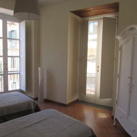 Salerno Domus Claudia Apartment Bagian luar foto