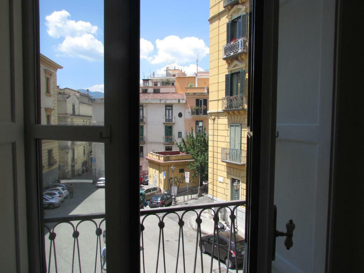 Salerno Domus Claudia Apartment Bagian luar foto